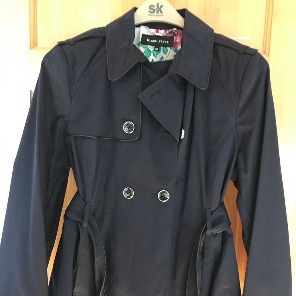 NWT Women’s Black Rivet Short Trench Rain Jacket